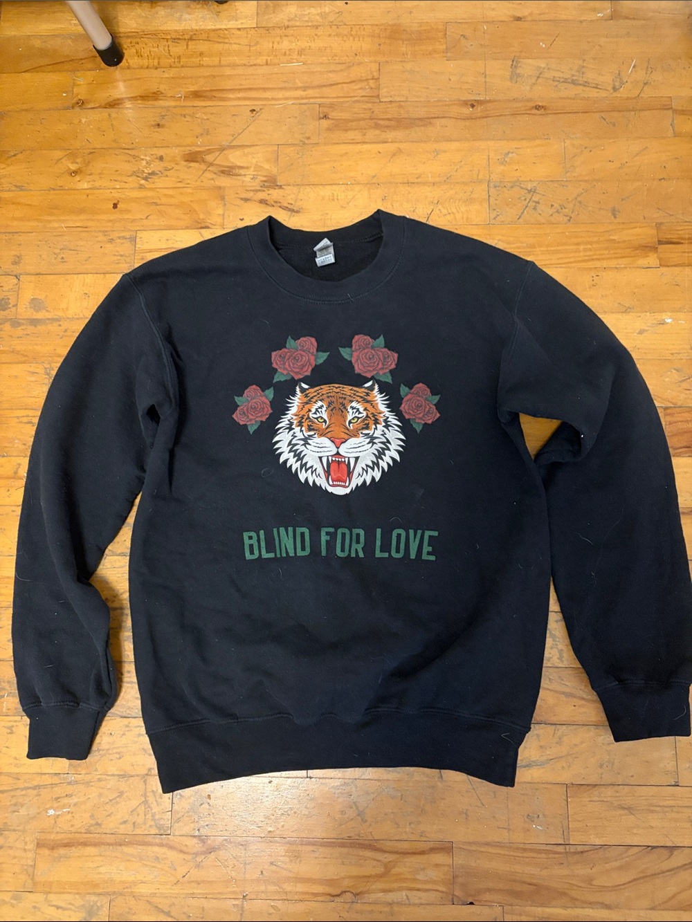 Gildan Black Crewneck Sweatshirt with Tiger and Rose Graphic